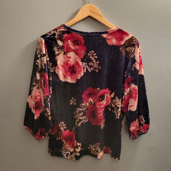 Ginger G Floral Navy Velvet Top - Picture 5 of 6